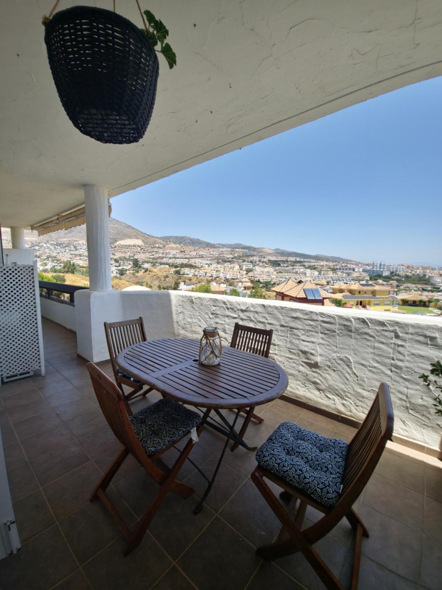 Apartamento En Benalmadena, Con Vista Al Mar