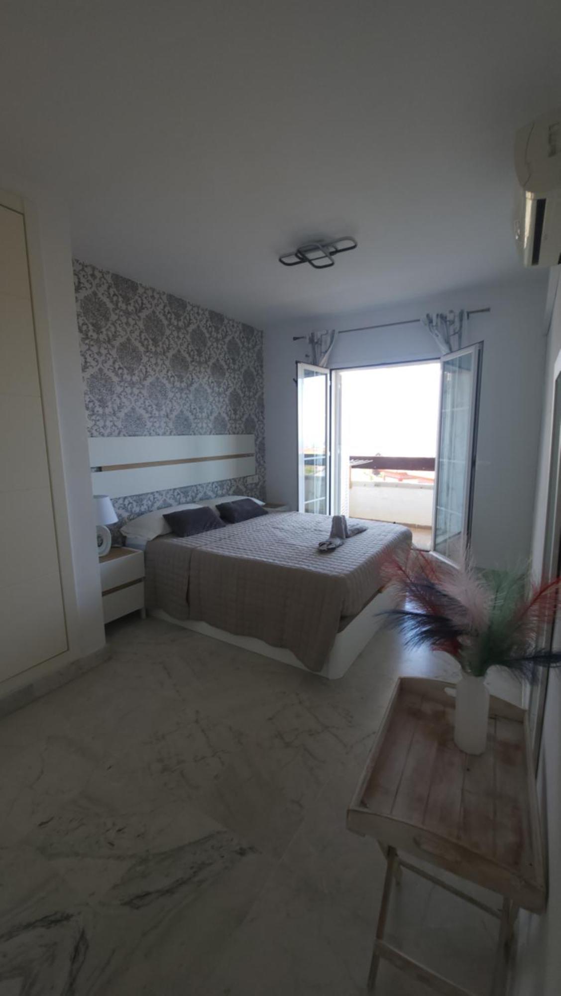 Apartamento En Benalmadena, Con Vista Al Mar *